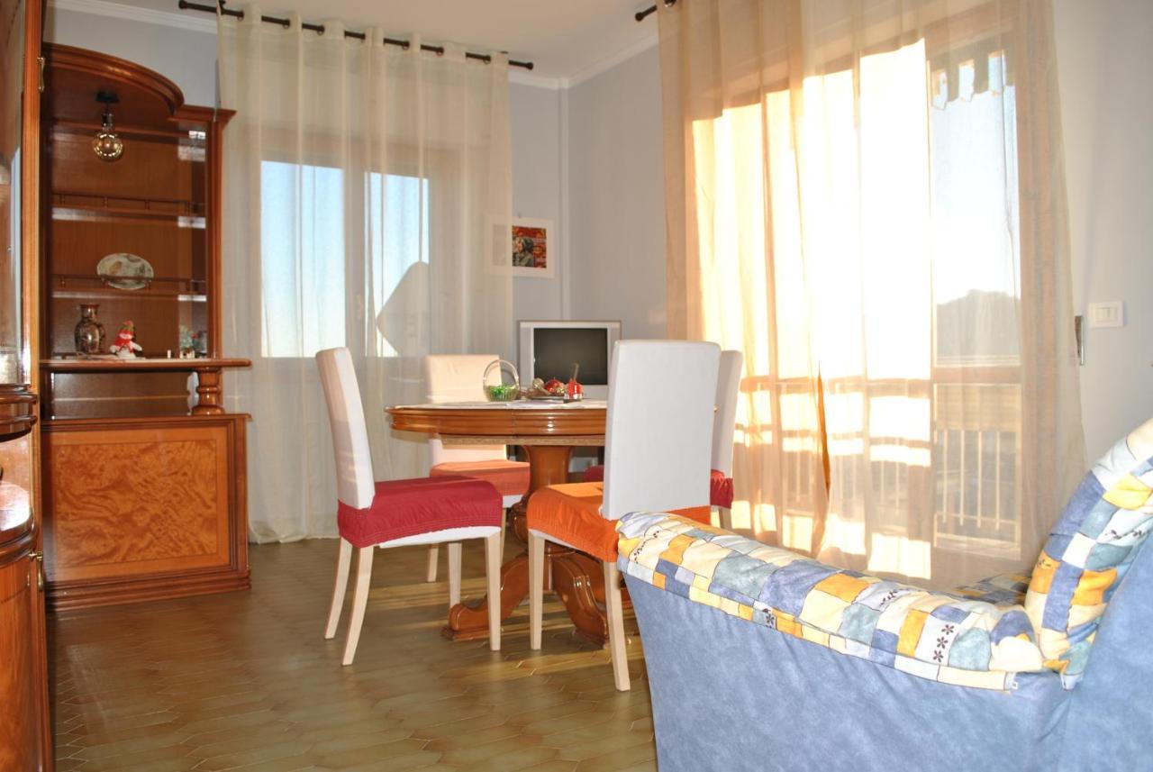 La Primula Apartment Ceparana Exterior foto